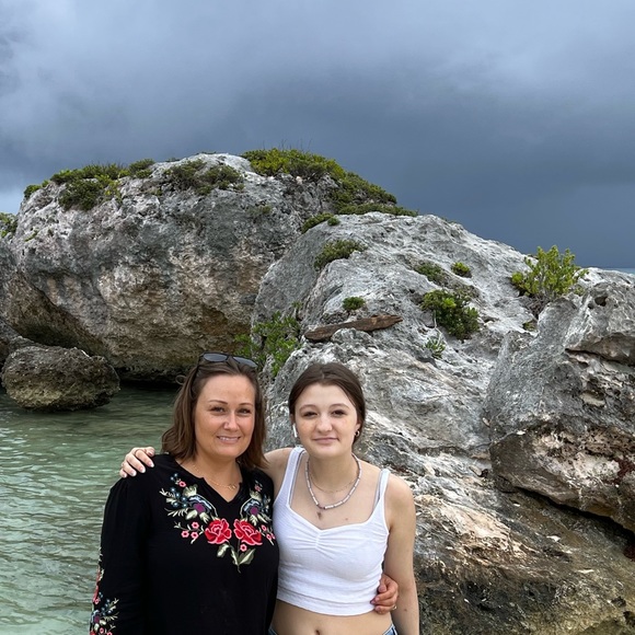 Meet your Posher, Fara - Picture 2 of 2